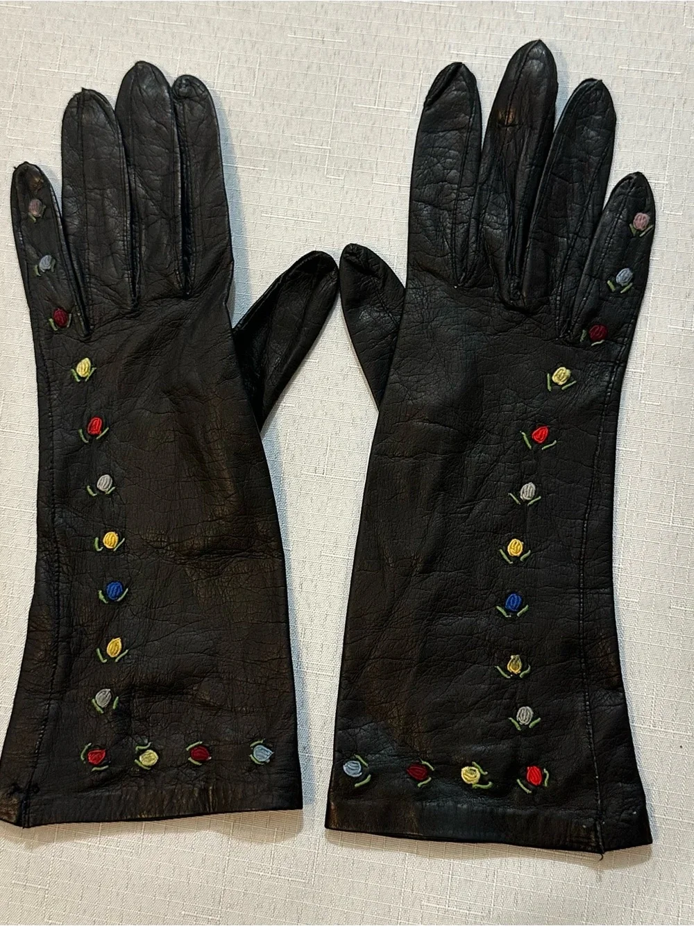 Vintage Black Leather Floral Embroidered Gloves • Women’s Small